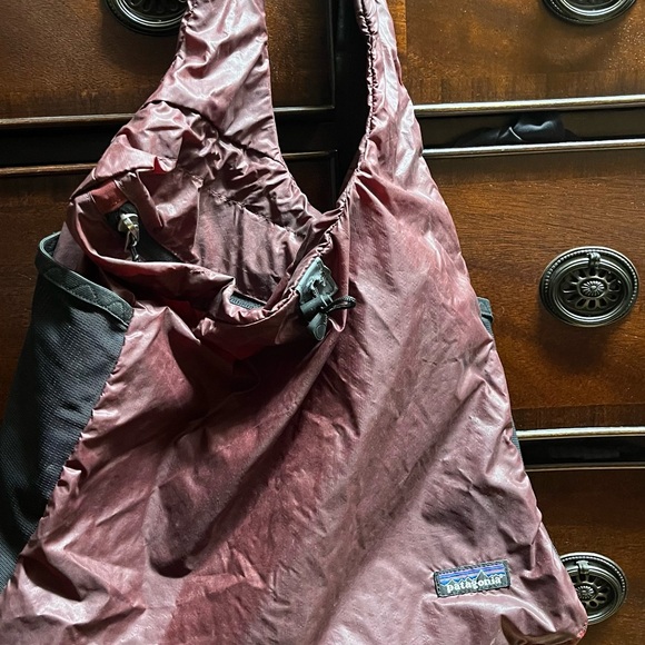 Patagonia Maroon bag ideal for travel 🧳 - Picture 6 of 14